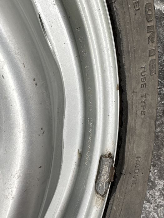 Продам комплект резины с дисками на ниву