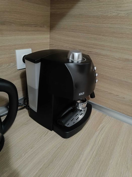 Продавам еспресо машина Muhler за домашна употреба.
