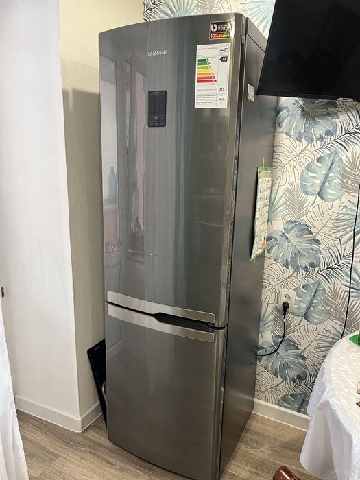 Холодильник Samsung