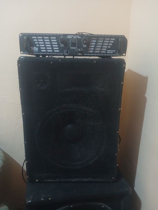 Vând boxe omntronic cu statie