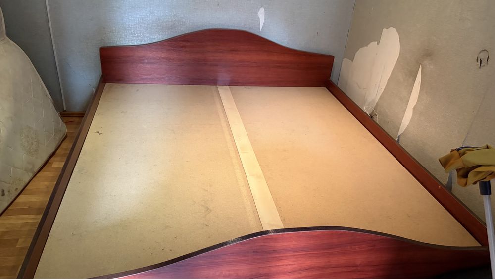 Продам кровать б/у  210*190 см