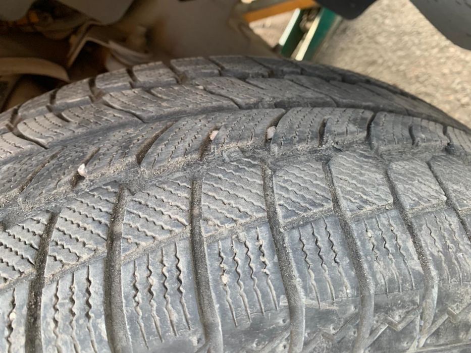 Срочно продаю зимние шины