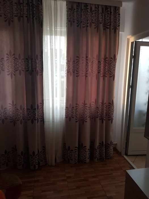 Închiriez garsonera