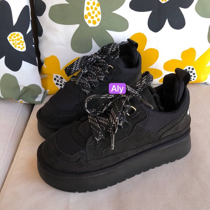 Ugg-uri diferite modele