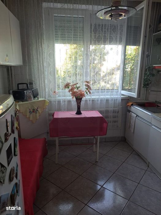 Apartament cu 2 camere etaj 3 din 4 zona P-ța București-Gara Centrală