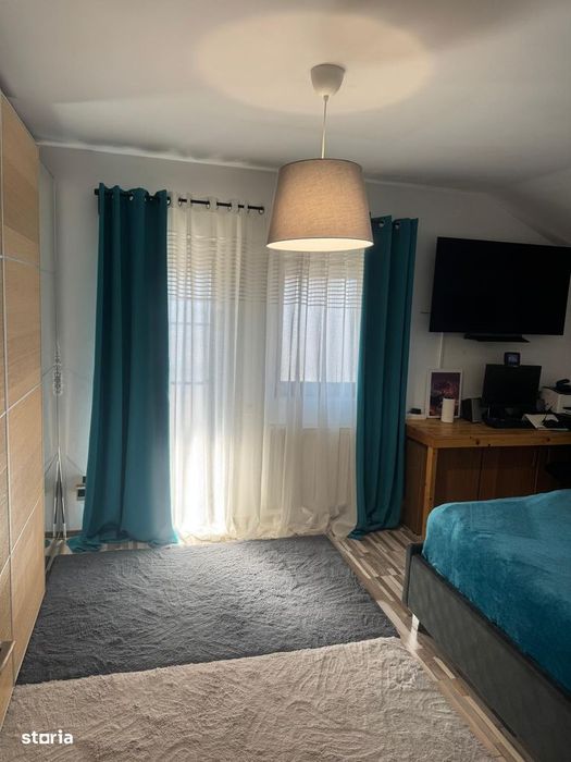 Casa cu 4 camere de vanzare