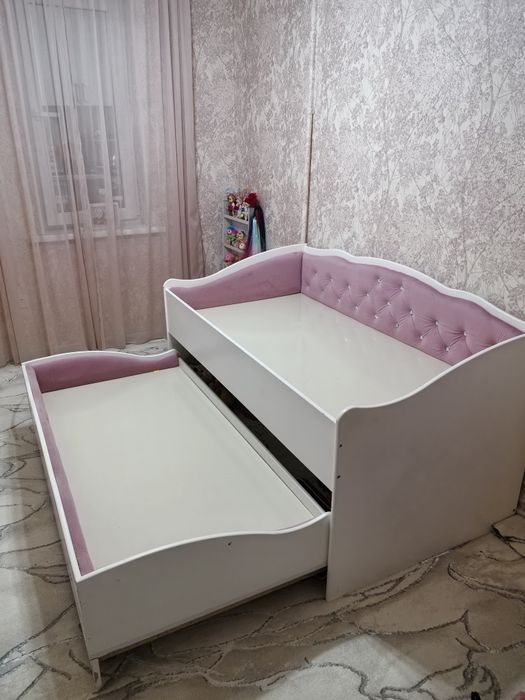 Продается двух местная детская кроватка !