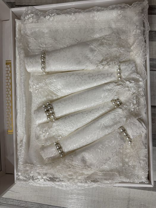 Чисто нов комплект за сервиране от дантела