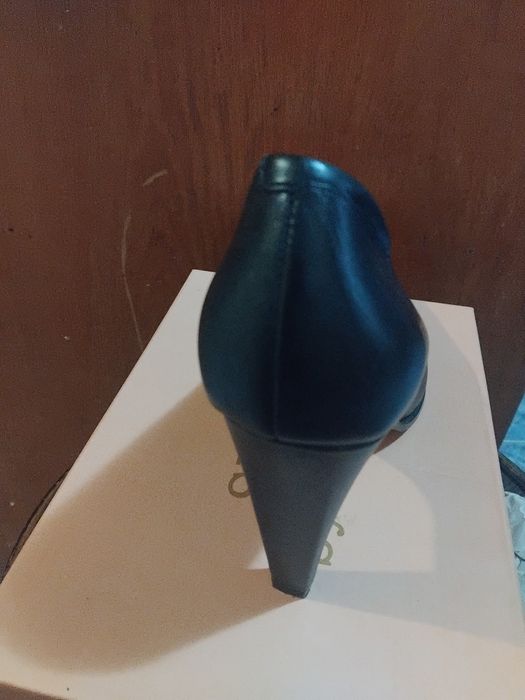 Vand pantofi piele