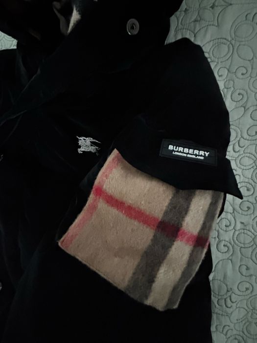 Geaca iarna Burberry, noua cu eticheta,marimea S. Pentru a comanda mesaj in privat.