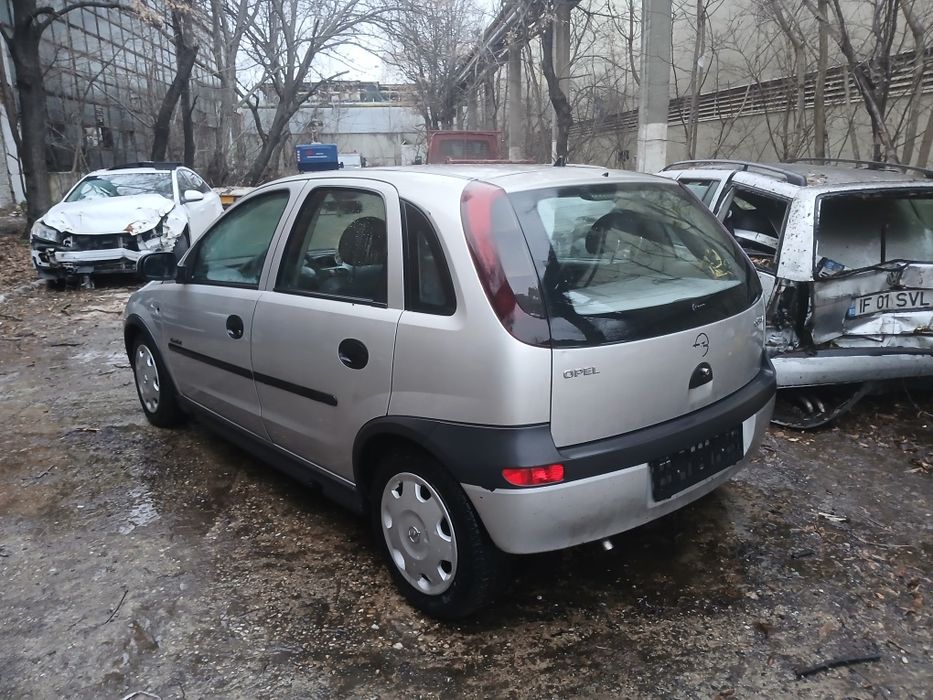 Dezmembrez Opel Corsa C 1.0 hatchback 4 usi Z10XE motor 60.000km