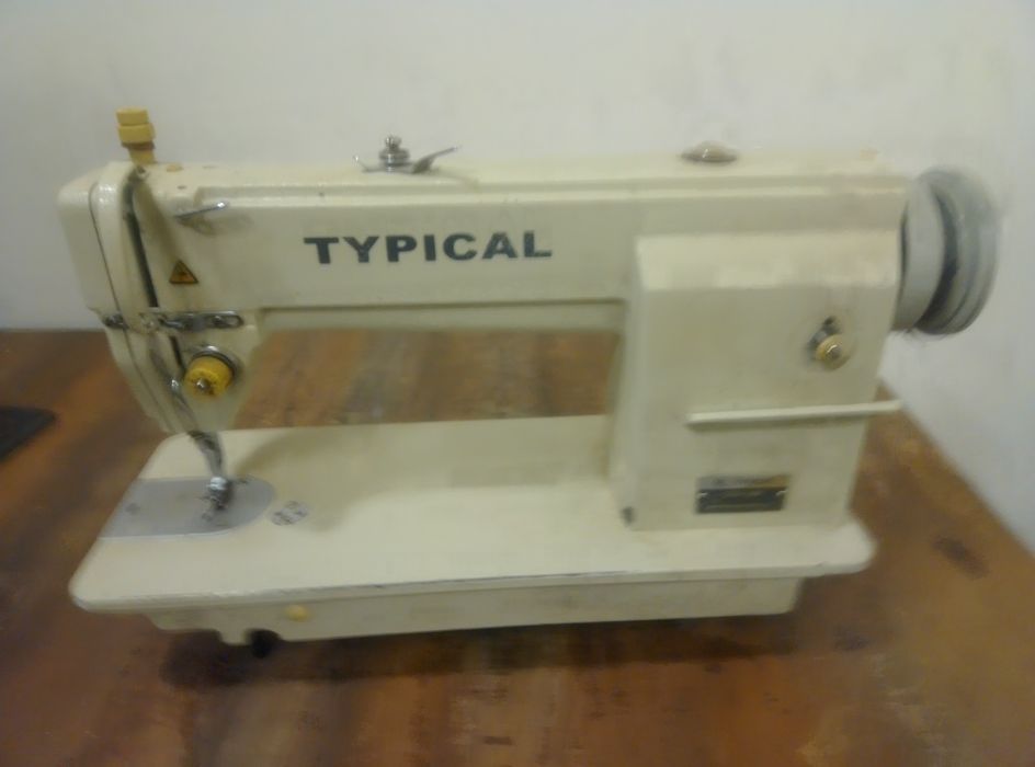 Продам швейную машинку