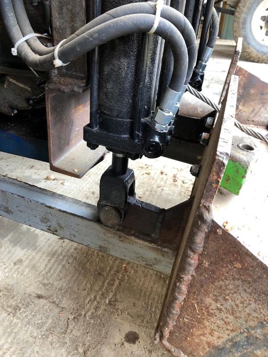 Vând troliu forestier în tiranti tractor UTB 445