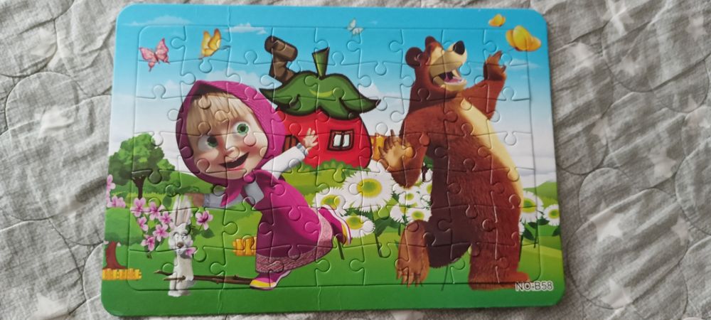 Детские пазлы на картине.
