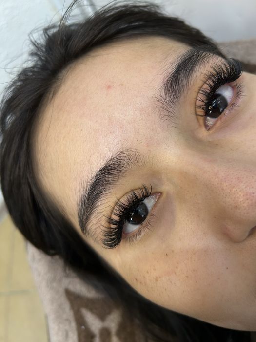 Нарашивание ресниц и маникюр