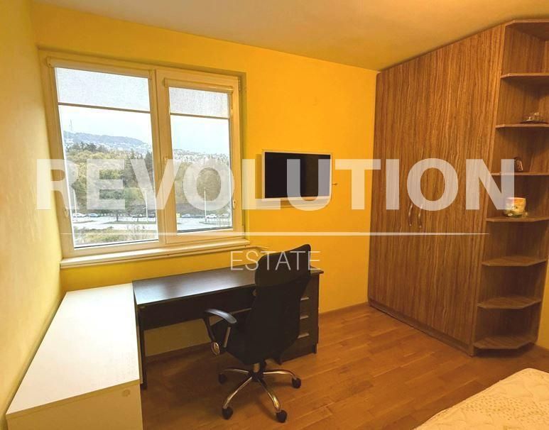 Дава се под наем Тристаен апартамент в Варна, Чайка - 95 кв.м за 668.1 € - Снимка #2