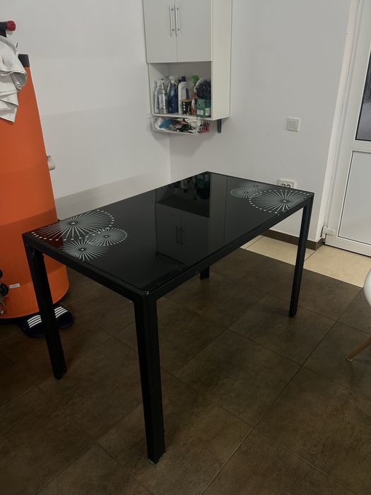 Masă din sticlă securizată; dimensiuni: 120 x 70 x 78 cm