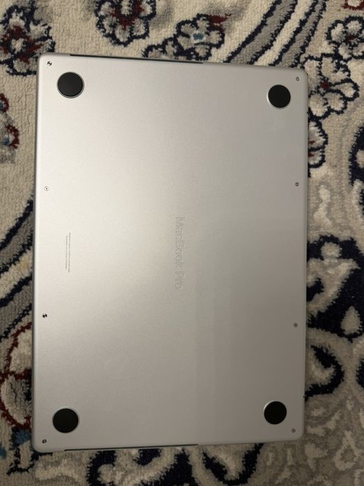 Продам Macbook Pro M3 Pro 18/512