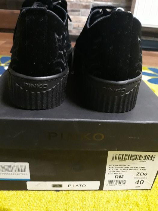Sneakersi Pinko 40 originali, brand lux, catifea neagră