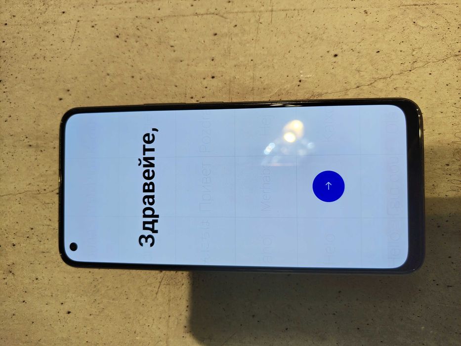 Телефон Realme 8
