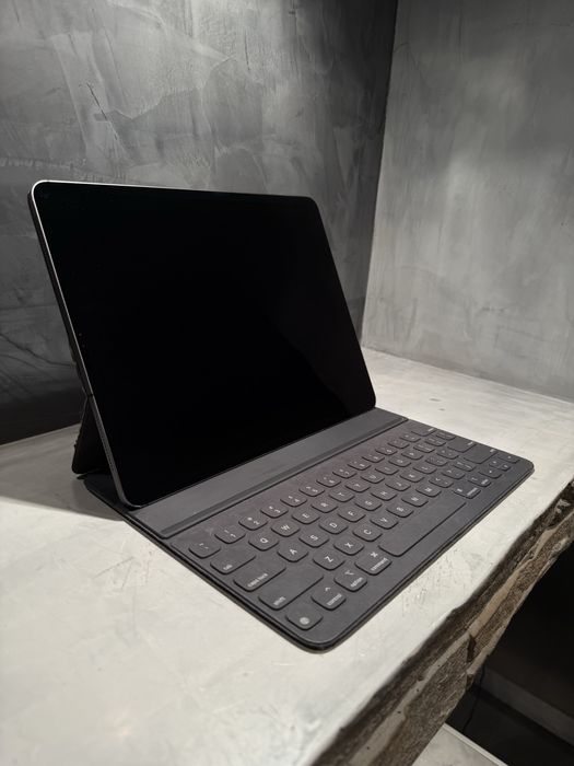 Ipad Pro 12.9" 512 GB Cellular; Wi-Fi + Smart Keyboard Folio