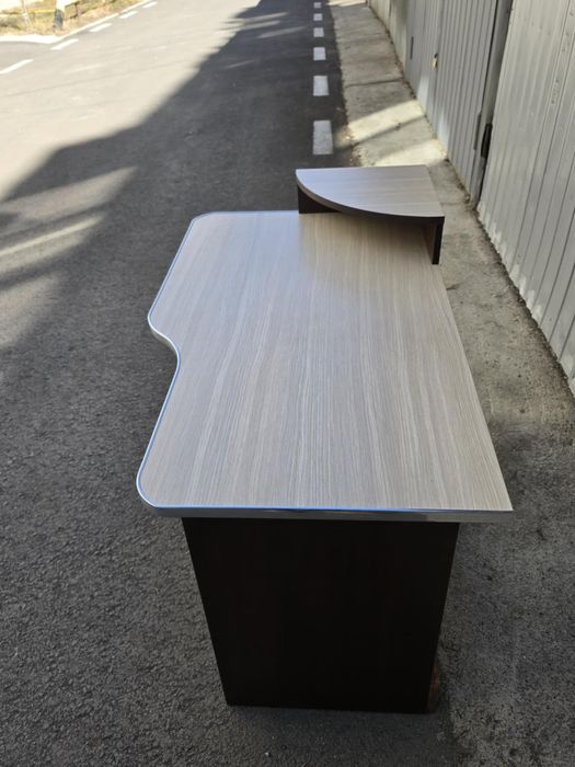 Vând Birou maro cu crem