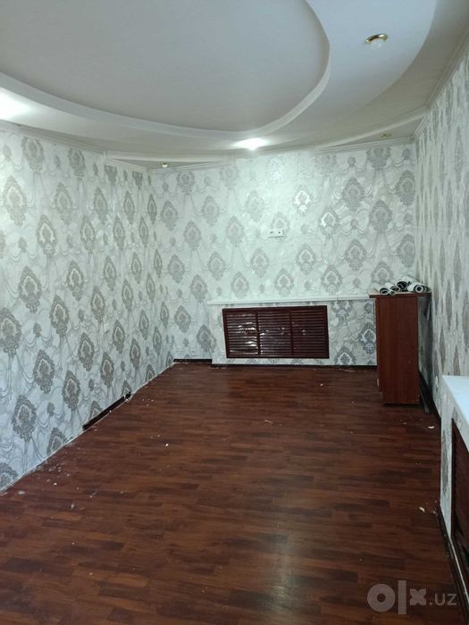 Shaxriston metro yaqinida 1/2 uy sotiladi. Naxt yoki 50% kreditga.