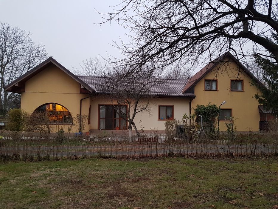 Casa și teren de închiriat
