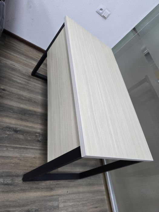 Продаются офисные и учебные стола и кресла