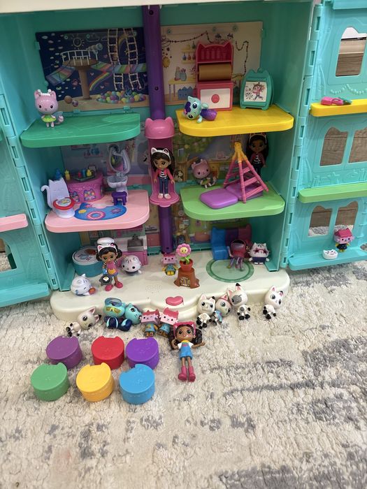Casuta de papusi Gabby Dollhouse cu 23 figurine extra