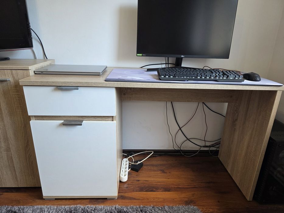 Vand set dormitor (pat , șifonier, 2 comode si birou)