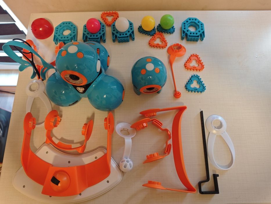 Роботи за прогрмиране Dash и Dot