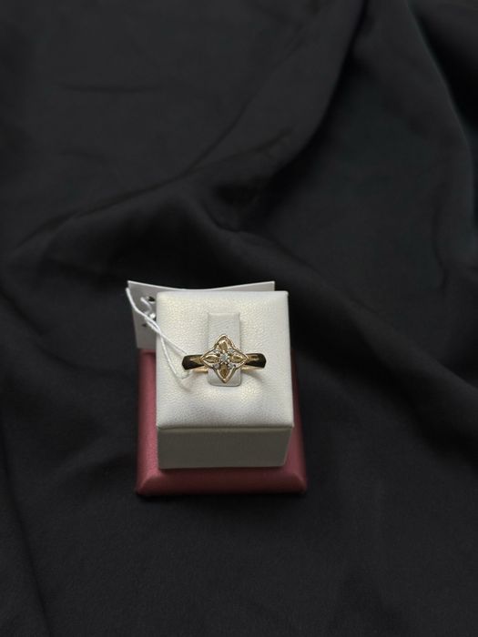 Золотое кольцо с фианитами