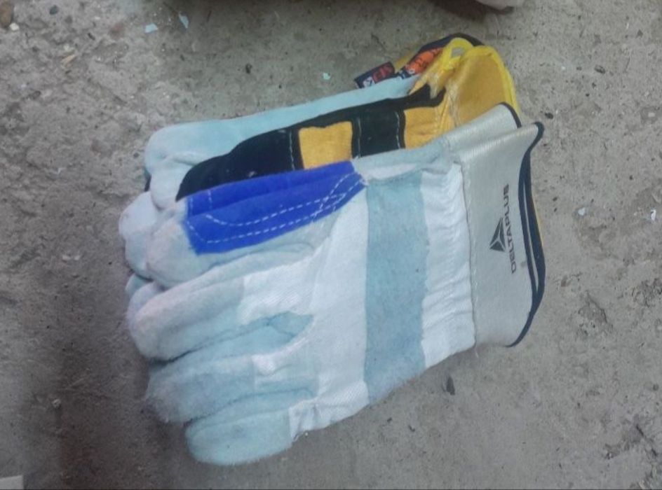 Рабочие перчатки