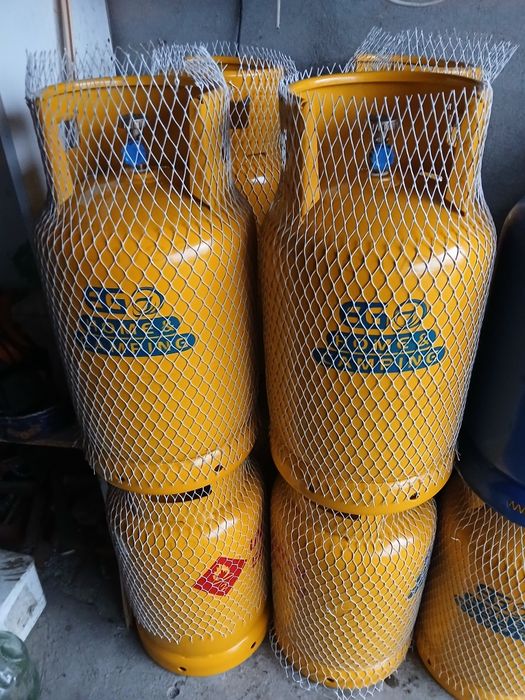 Vind  butelii  noi si mai puțin uzate.