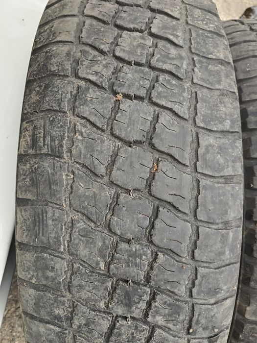 Продам 2 шины  225/75/R16