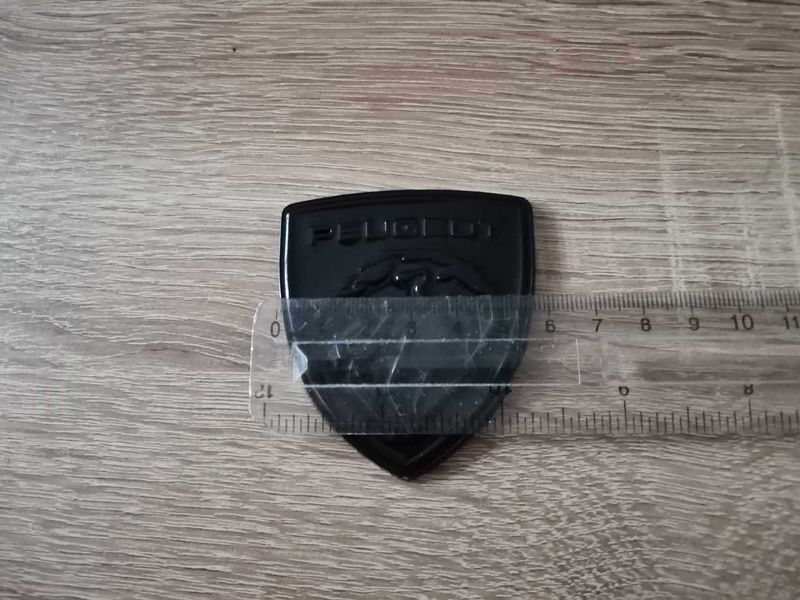металнa черна емблема Пежо Peugeot с новото лого