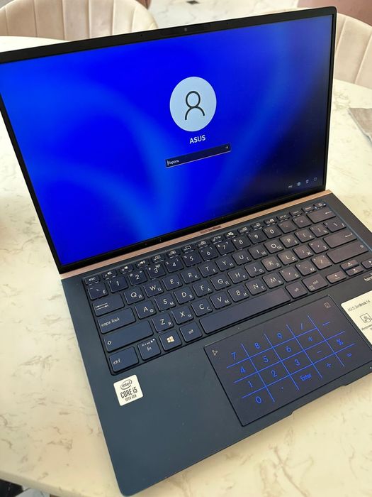 Срочно продаю Ультра мини ноутбук Asus