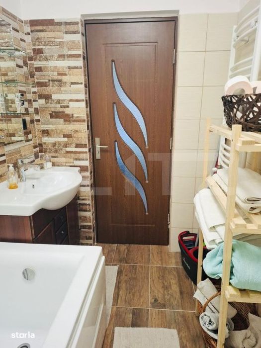Apartament spatios cu 2 camere, 56 mp, zona Tractorul