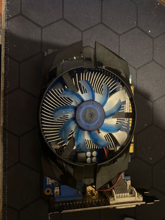 Gigabyte GeForce GT 740 Все в отличном состояний