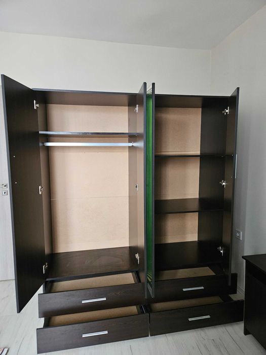 Гардероб, четирикрилен гардероб