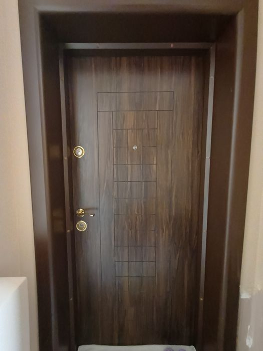 Дава се под наем Тристаен апартамент в Русе, Търговия на едро - 95 кв.м за 510 € - Снимка #13