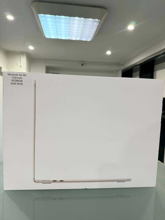 Macbook Air 13.6-inch M2 16/256GB Starlight Sigilat