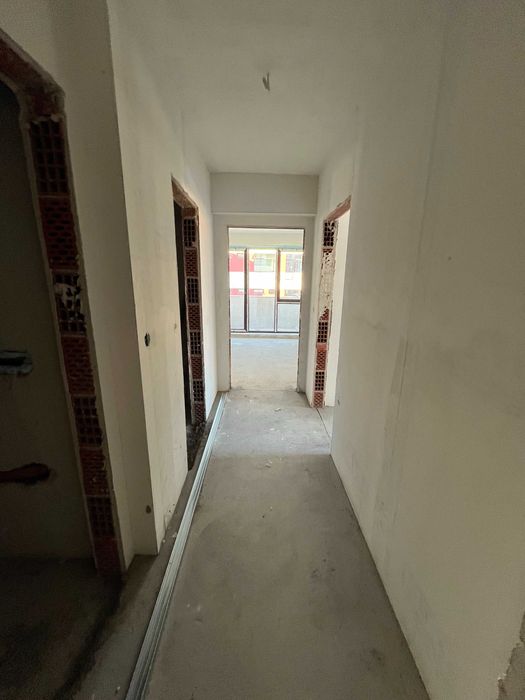 Продава апартамент с една спалня,  до у-ще Ехзарх Антим I