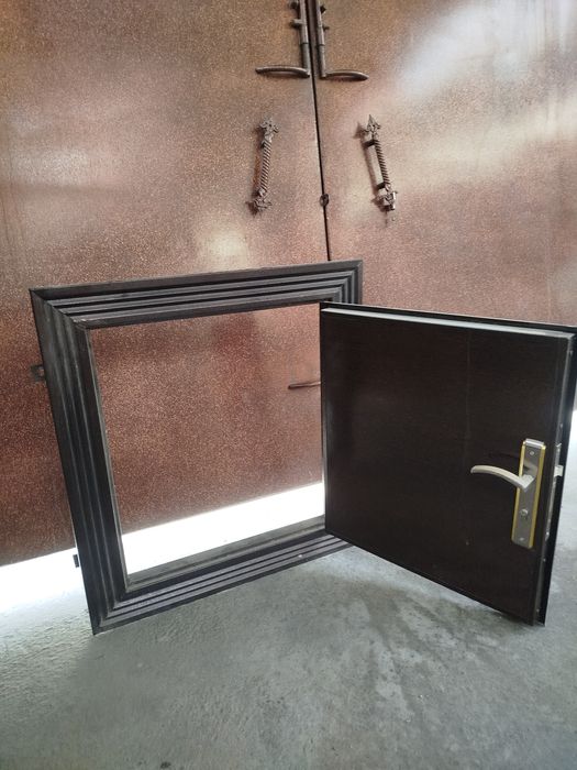 Дверь чердачный железный