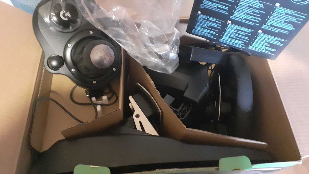 Волан, педали и скоростен лост Logitech