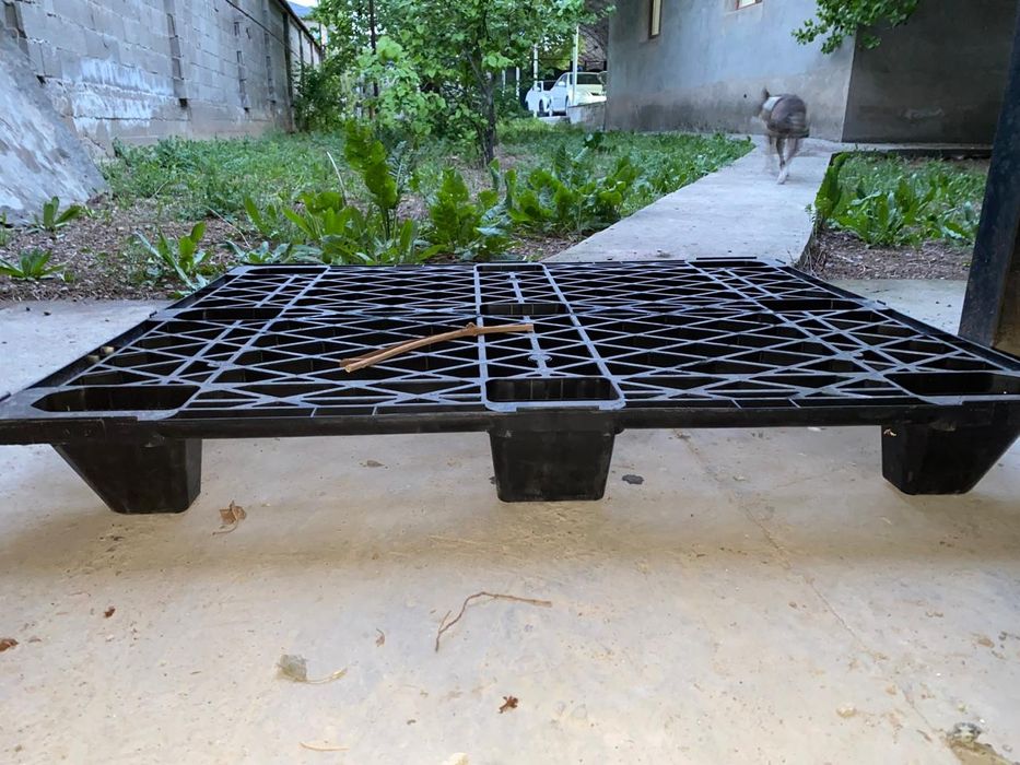 Поддоны пластиковые, размер 1,2*1,0*12