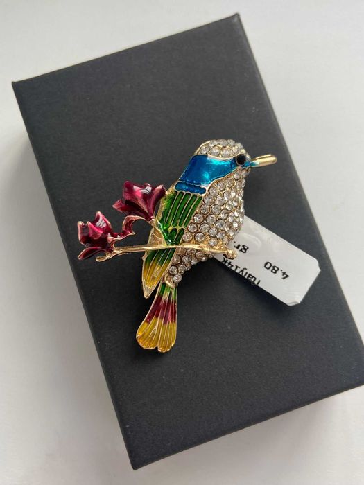 Модные украшения серьги и броши