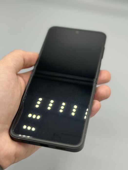 Samsung Z FLIP 7 FE / 128 GB / 8 GB RAM / Zgariat / Fullbox / Negru