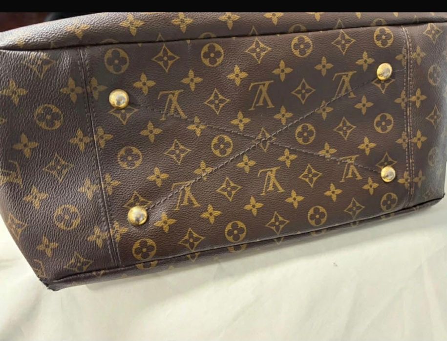 geanta Louis Vuitton